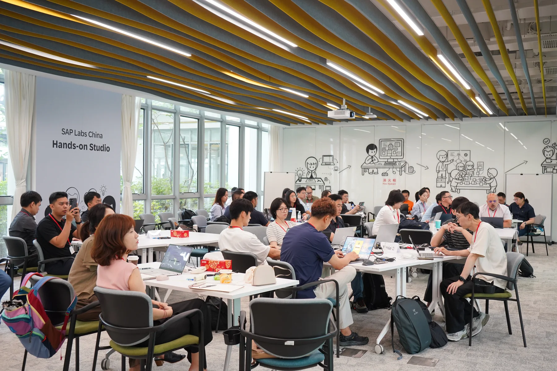 合作伙伴在SAP Labs China Hands-on Studio参加实战演练